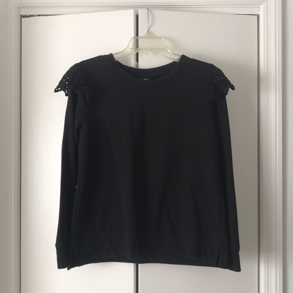 Black crew neck sweatshirt